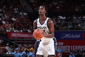 开云体育下载-高效终结！莱昂纳德-米勒12中8拿到20分8板 但罚球7中3