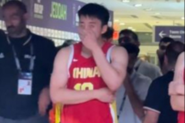 开云APP-超有礼貌！王俊杰一边伤心抹泪 一边鼓掌祝贺对手