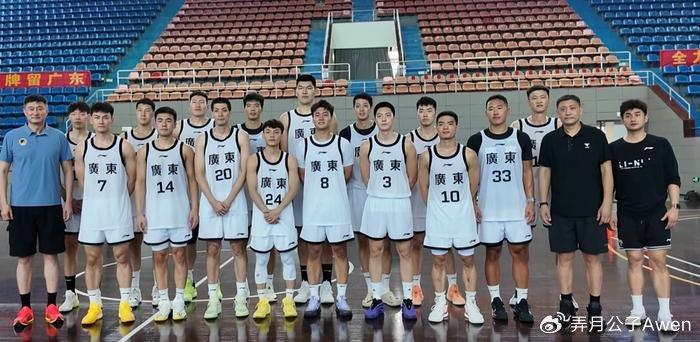 kaiyun-周琦+胡金秋又怎样？看看广东男篮，四川怒砸上千万冲冠恐成泡影