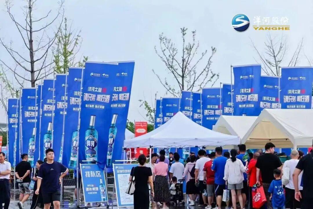 开云体育-宿迁赢“苏超”关键之战，刘强东拿出这瓶好酒与兄弟庆祝……