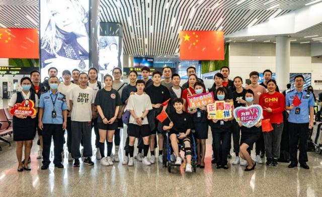开云体育-女篮凯旋回国 杨力维坐轮椅！韩旭将战大运会