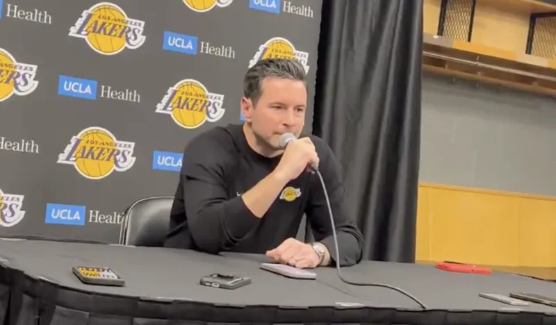 开云注册入口-雷迪克谈GOAT之争：很难比较不同时代的比赛，詹乔都很伟大